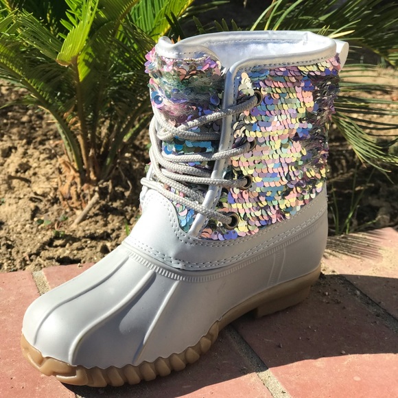 HOST PICK** GIRLS SEQUIN GREY DUCK BOOTS - Picture 5 of 5